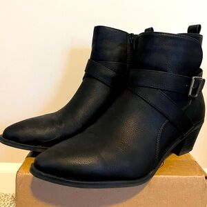 Maurices Pointed Toe Ankle Boots Size 10